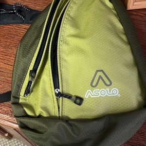 Shoulder sling backpack in green